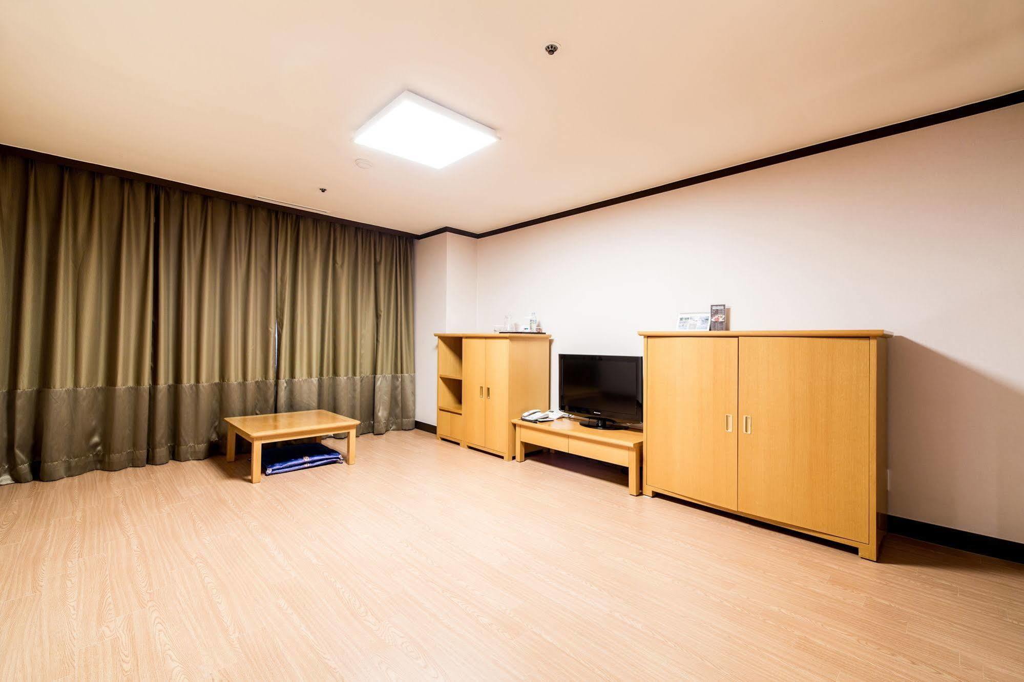 โรงแรมมิแรนด้า อิชอน ภายนอก รูปภาพ